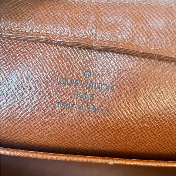 Adorable Louis Vuitton Monogram Wristlet/Pouch - Picture 3 of 14